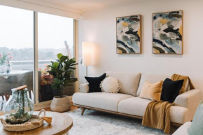 Lakeside 3-Bed Apartment with Jacuzzi